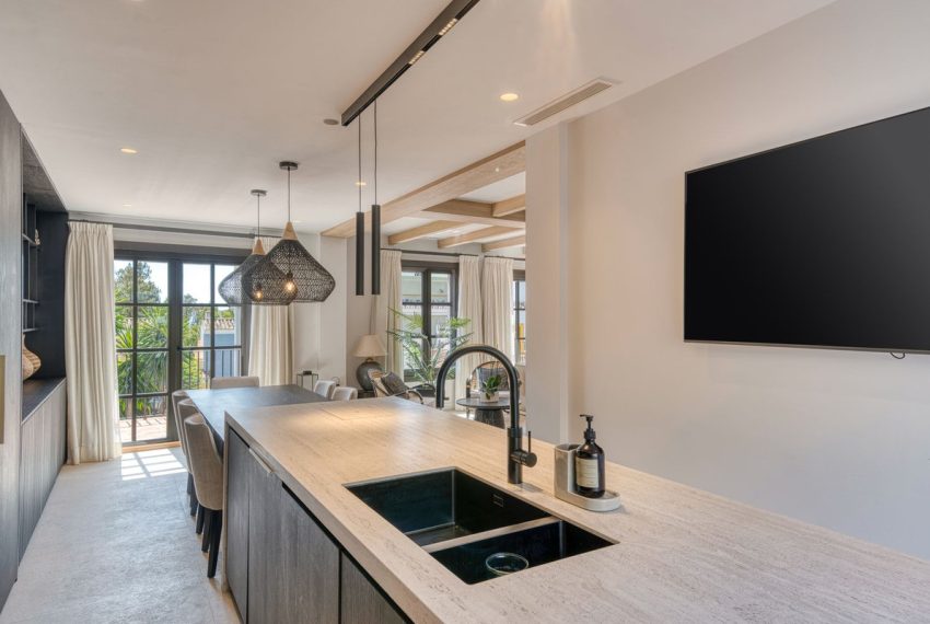 R5054800-Townhouse-For-Sale-The-Golden-Mile-Terraced-4-Beds-327-Built-18
