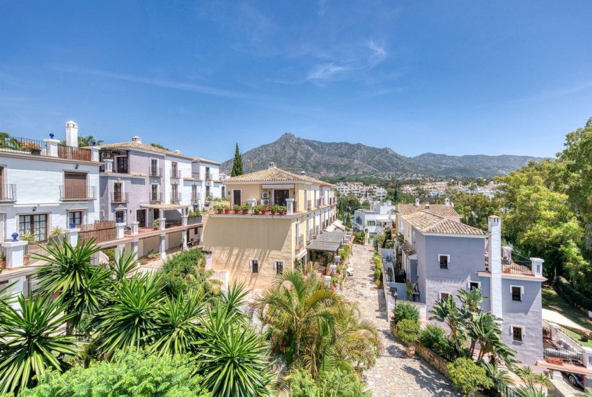 R5054800-Townhouse-For-Sale-The-Golden-Mile-Terraced-4-Beds-327-Built-8