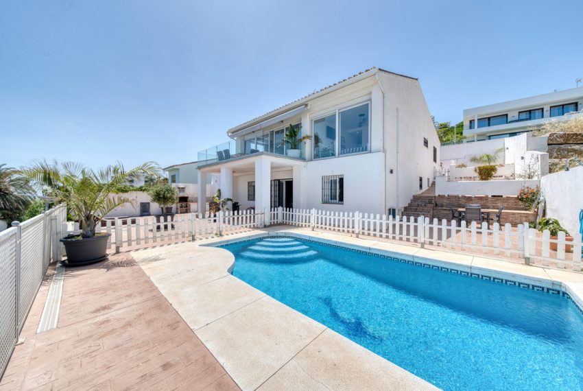 R5055628-Villa-For-Sale-Estepona-Detached-5-Beds-327-Built