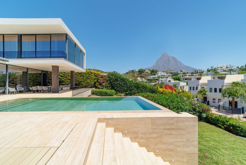 R5055901-Villa-For-Sale-Nueva-Andalucia-Detached-5-Beds-643-Built-1