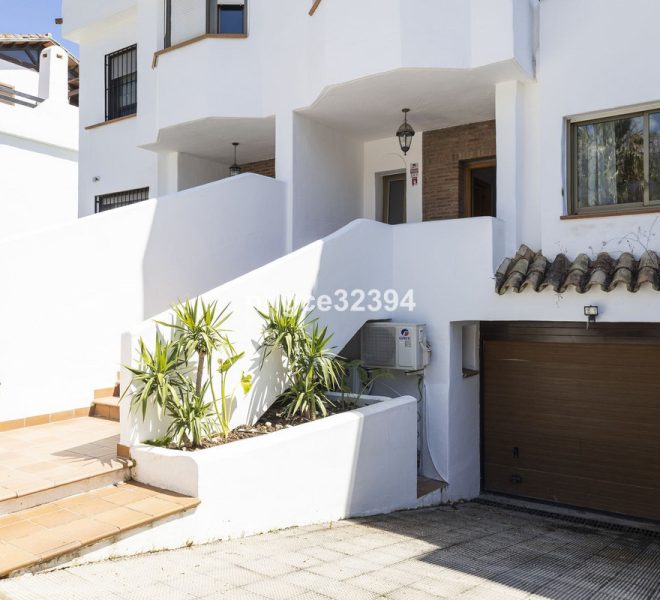 R5055943-Image 1-Semi Detached - 4 Beds - 300 Built