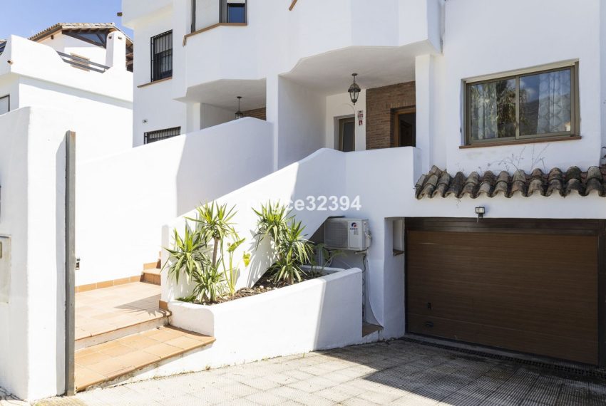 R5055943-Villa-For-Sale-The-Golden-Mile-Semi-Detached-4-Beds-300-Built
