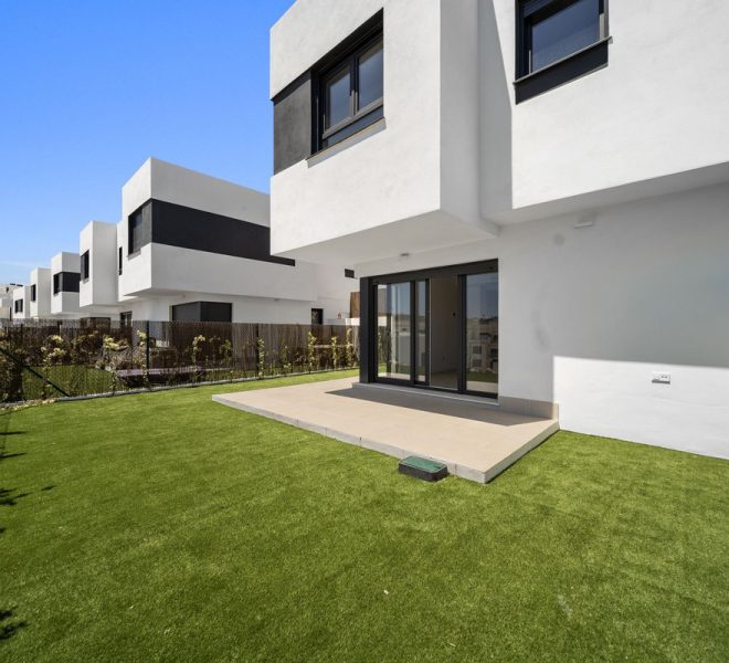 R5056375-Image 1-Semi Detached - 4 Beds - 172 Built