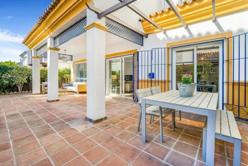 R5056429-Townhouse-For-Sale-San-Pedro-de-Alcantara-Semi-Detached-5-Beds-217-Built