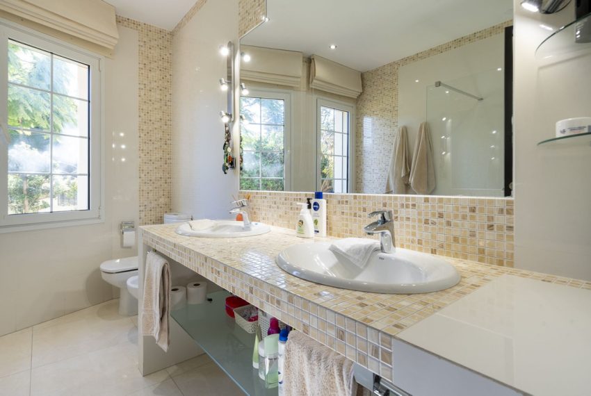 R5056612-Villa-For-Sale-Elviria-Detached-5-Beds-420-Built-11