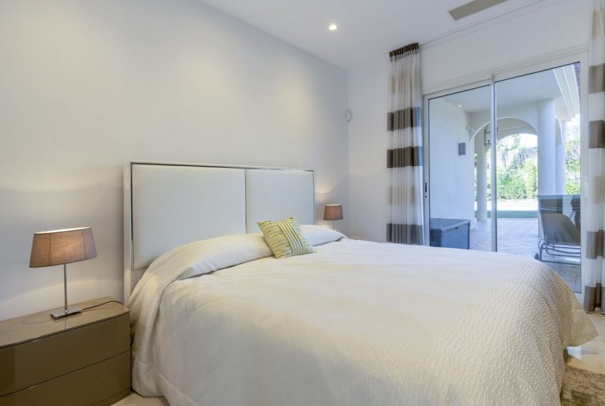 R5056612-Villa-For-Sale-Elviria-Detached-5-Beds-420-Built-12