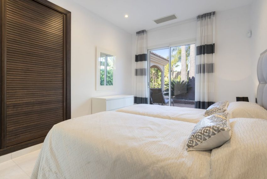 R5056612-Villa-For-Sale-Elviria-Detached-5-Beds-420-Built-15