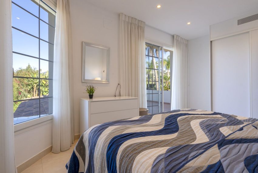 R5056612-Villa-For-Sale-Elviria-Detached-5-Beds-420-Built-19