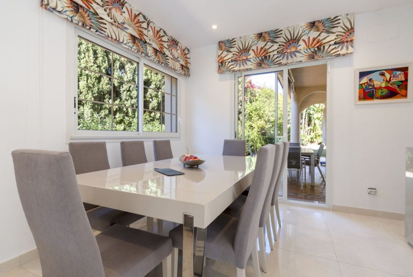R5056612-Villa-For-Sale-Elviria-Detached-5-Beds-420-Built-3
