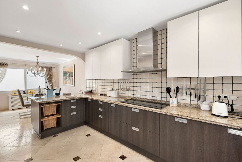 R5056648-Townhouse-For-Sale-Nueva-Andalucia-Terraced-3-Beds-257-Built-3