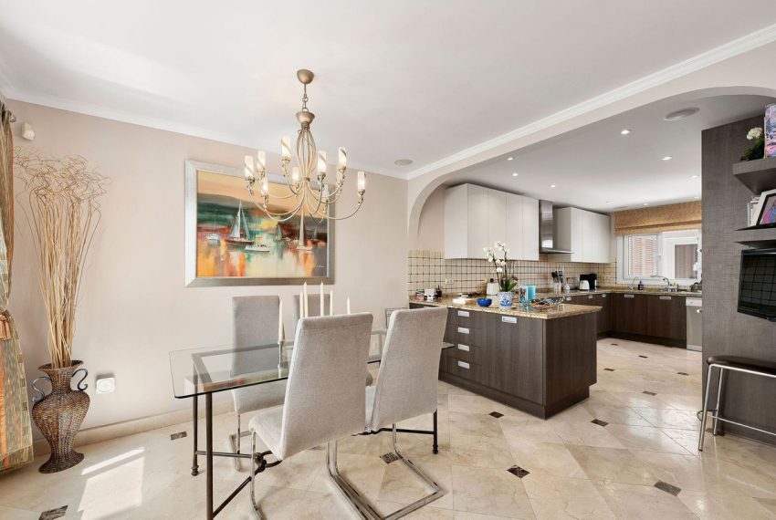 R5056648-Townhouse-For-Sale-Nueva-Andalucia-Terraced-3-Beds-257-Built-5
