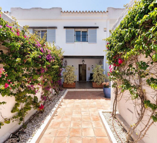 R5056648-Image 1-Terraced - 3 Beds - 257 Built