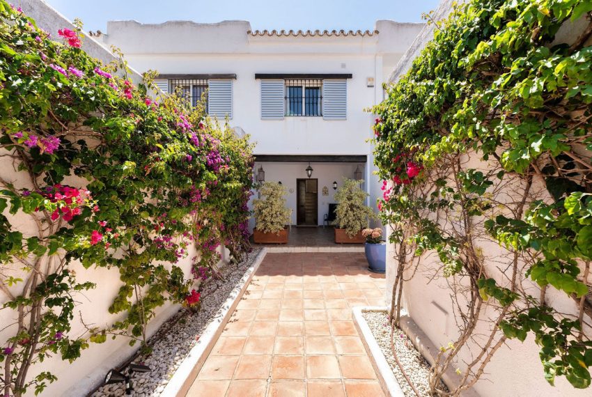 R5056648-Townhouse-For-Sale-Nueva-Andalucia-Terraced-3-Beds-257-Built