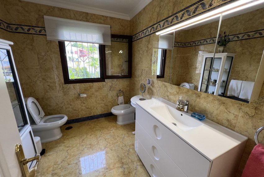 R5056666-Villa-For-Sale-Marbella-Detached-8-Beds-450-Built-19