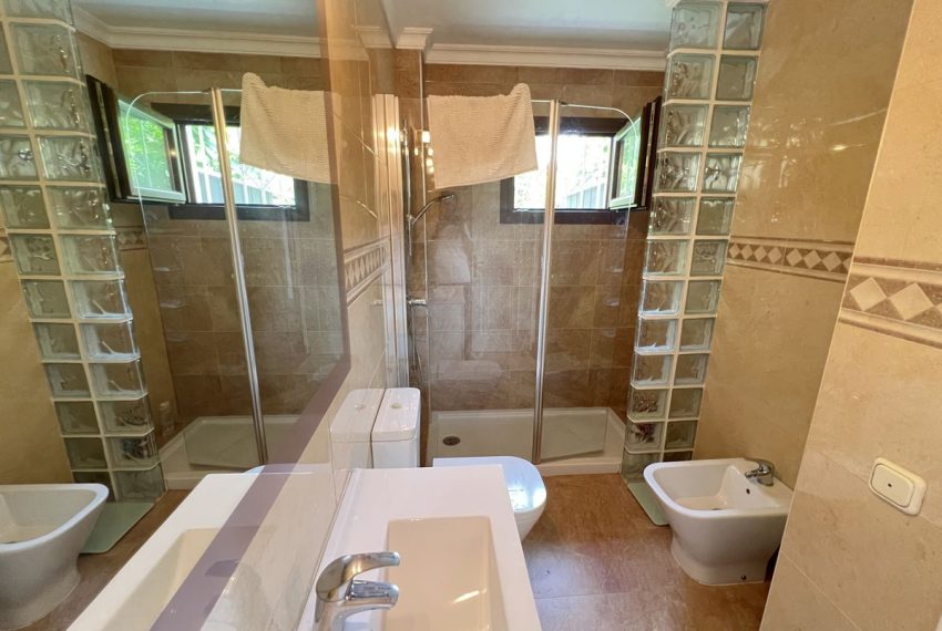 R5056666-Villa-For-Sale-Marbella-Detached-8-Beds-450-Built-7
