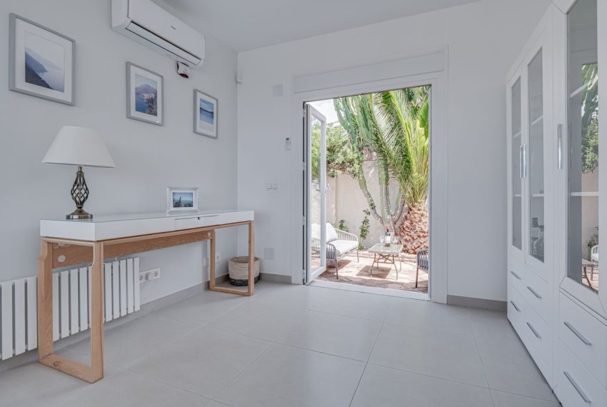 R5057161-Villa-For-Sale-Elviria-Detached-4-Beds-220-Built-11