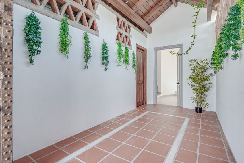 R5057161-Villa-For-Sale-Elviria-Detached-4-Beds-220-Built-4