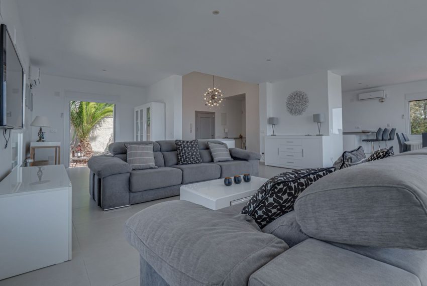 R5057161-Villa-For-Sale-Elviria-Detached-4-Beds-220-Built-7