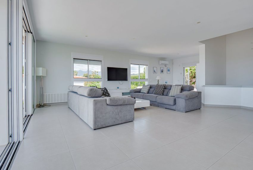 R5057161-Villa-For-Sale-Elviria-Detached-4-Beds-220-Built-9