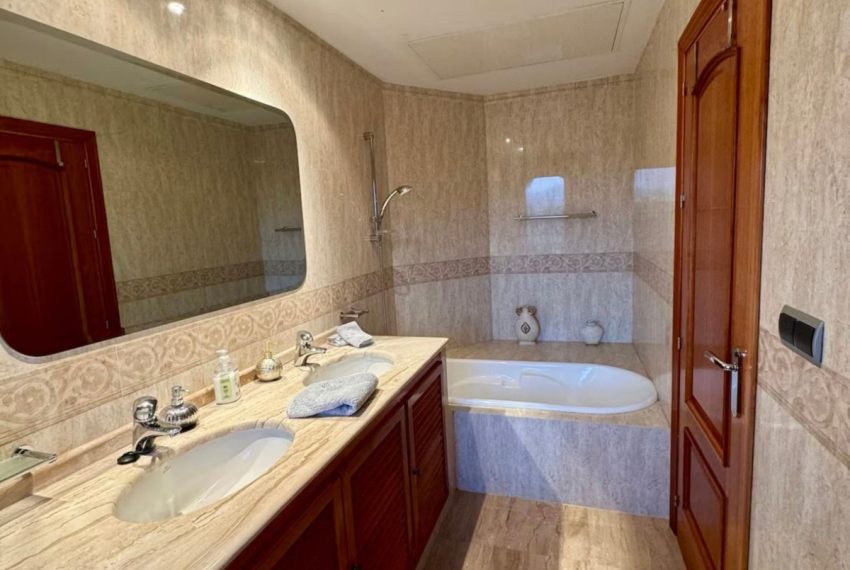 R5057566-Villa-For-Sale-Benahavis-Detached-5-Beds-815-Built-13