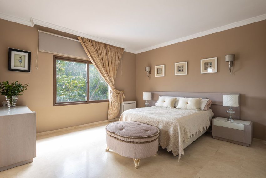 R5057767-Villa-For-Sale-El-Paraiso-Detached-6-Beds-415-Built-5