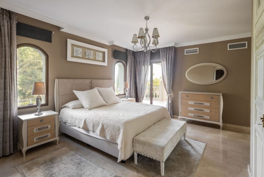 R5057767-Villa-For-Sale-El-Paraiso-Detached-6-Beds-415-Built-9