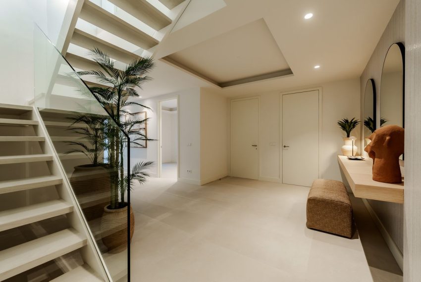 R5058217-Apartment-For-Sale-The-Golden-Mile-Middle-Floor-4-Beds-417-Built-13