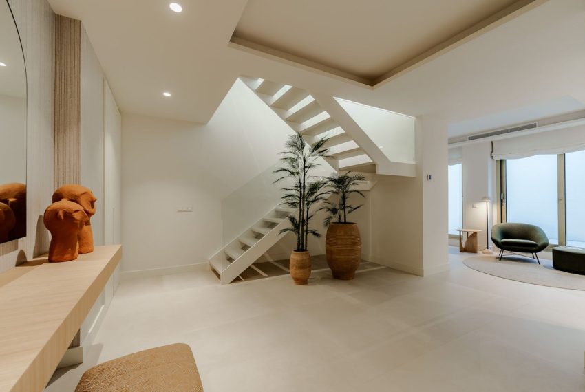 R5058217-Apartment-For-Sale-The-Golden-Mile-Middle-Floor-4-Beds-417-Built-15