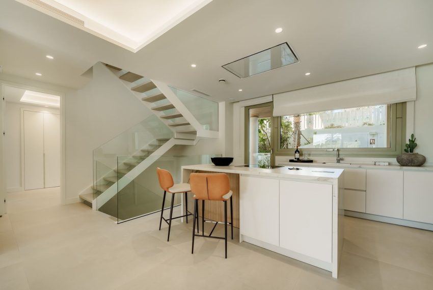 R5058217-Apartment-For-Sale-The-Golden-Mile-Middle-Floor-4-Beds-417-Built-16