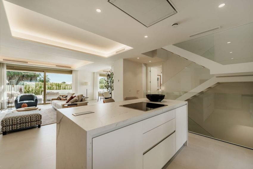 R5058217-Apartment-For-Sale-The-Golden-Mile-Middle-Floor-4-Beds-417-Built-17