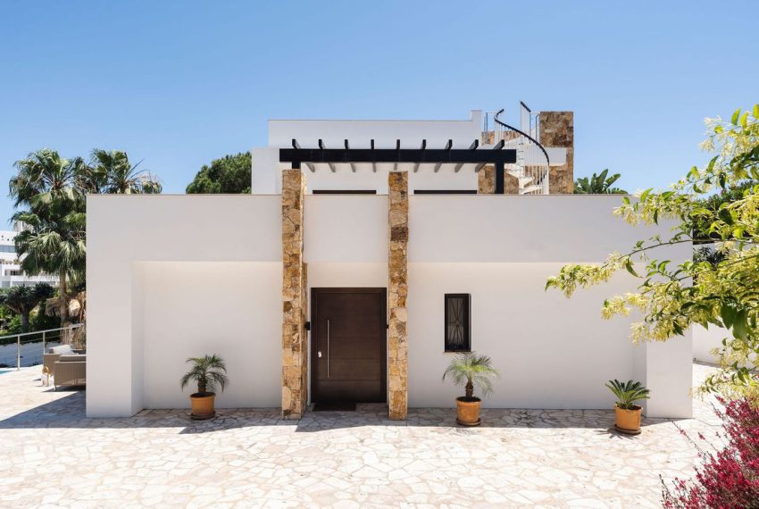 R5058385-Villa-For-Sale-Nueva-Andalucia-Detached-4-Beds-351-Built-1