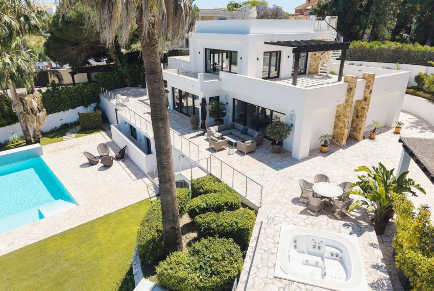 R5058385-Villa-For-Sale-Nueva-Andalucia-Detached-4-Beds-351-Built-11