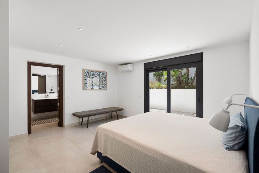 R5058385-Villa-For-Sale-Nueva-Andalucia-Detached-4-Beds-351-Built-19
