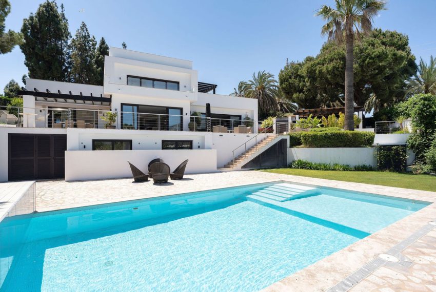 R5058385-Villa-For-Sale-Nueva-Andalucia-Detached-4-Beds-351-Built