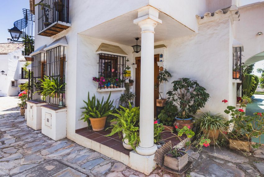 R5058511-Villa-For-Sale-The-Golden-Mile-Semi-Detached-3-Beds-147-Built-1