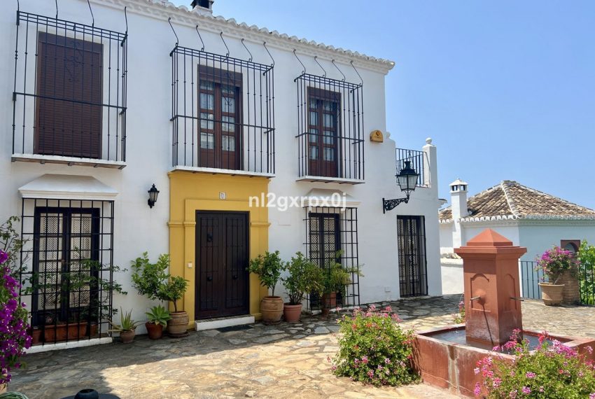 R5059027-Villa-For-Sale-The-Golden-Mile-Semi-Detached-2-Beds-158-Built