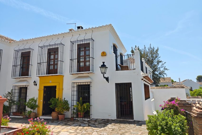 R5059045-Villa-For-Sale-Marbella-Semi-Detached-3-Beds-167-Built