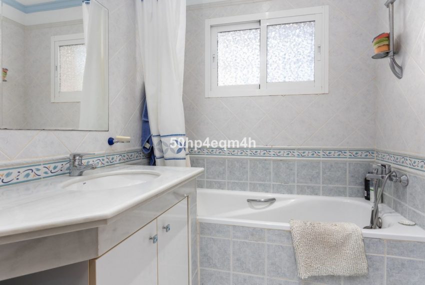 R5060725-Villa-For-Sale-San-Pedro-de-Alcantara-Detached-4-Beds-187-Built-18
