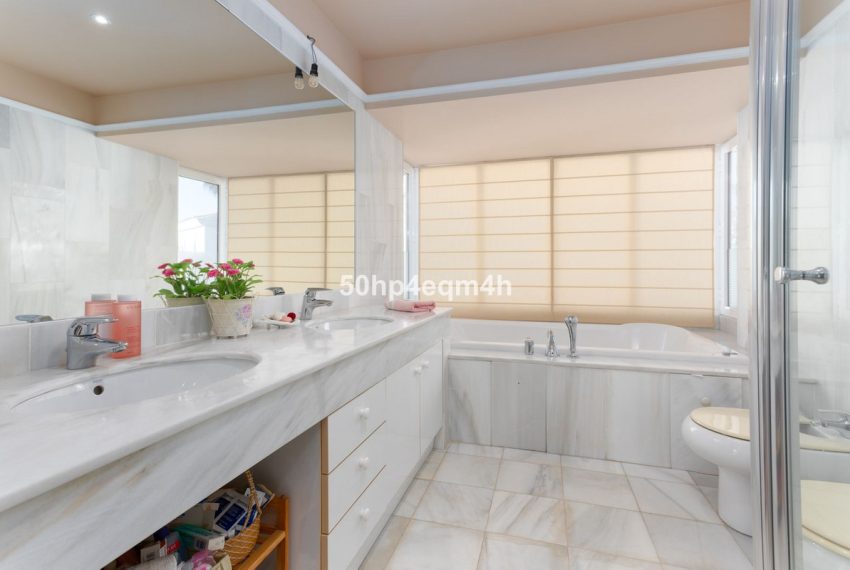 R5060725-Villa-For-Sale-San-Pedro-de-Alcantara-Detached-4-Beds-187-Built-7