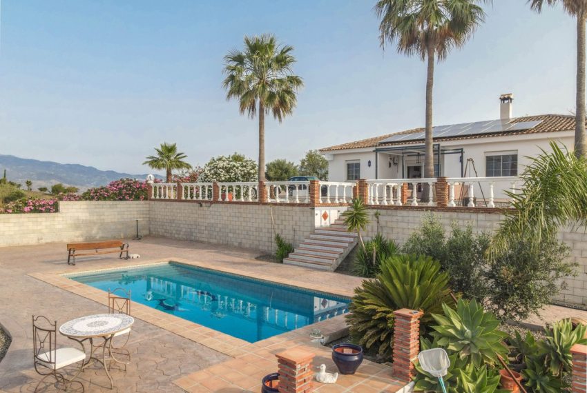 R5060884-Villa-For-Sale-Guaro-Detached-3-Beds-143-Built-1