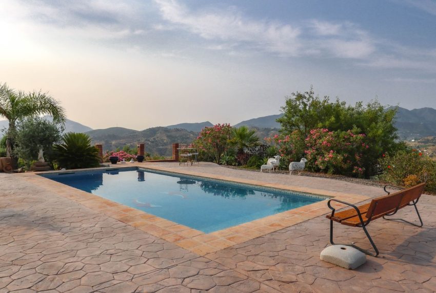 R5060884-Villa-For-Sale-Guaro-Detached-3-Beds-143-Built-4