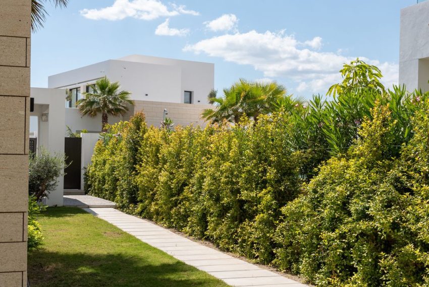 R5061001-Villa-For-Sale-Rio-Real-Detached-4-Beds-236-Built-11
