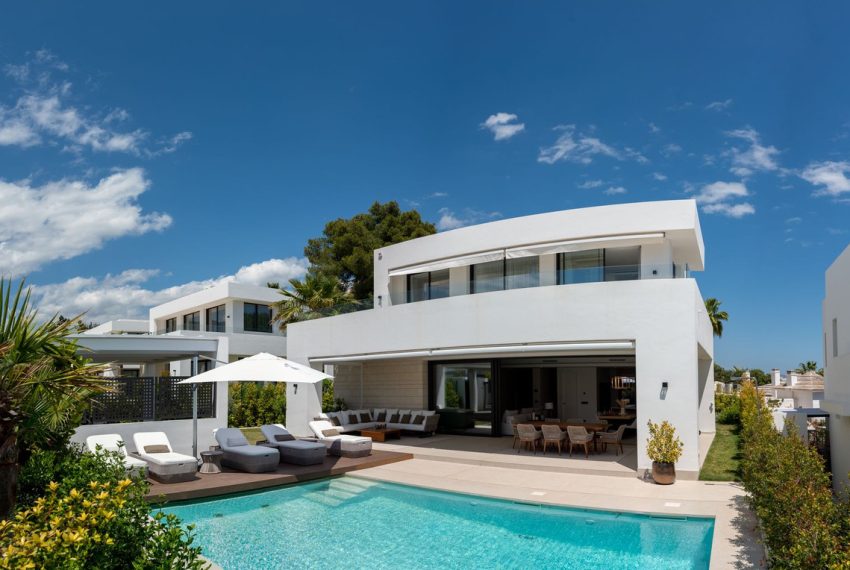 R5061001-Villa-For-Sale-Rio-Real-Detached-4-Beds-236-Built-16