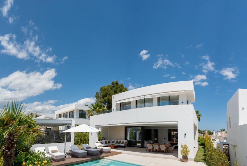R5061001-Villa-For-Sale-Rio-Real-Detached-4-Beds-236-Built-17