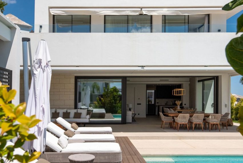R5061001-Villa-For-Sale-Rio-Real-Detached-4-Beds-236-Built-19