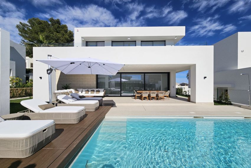 R5061001-Villa-For-Sale-Rio-Real-Detached-4-Beds-236-Built-2