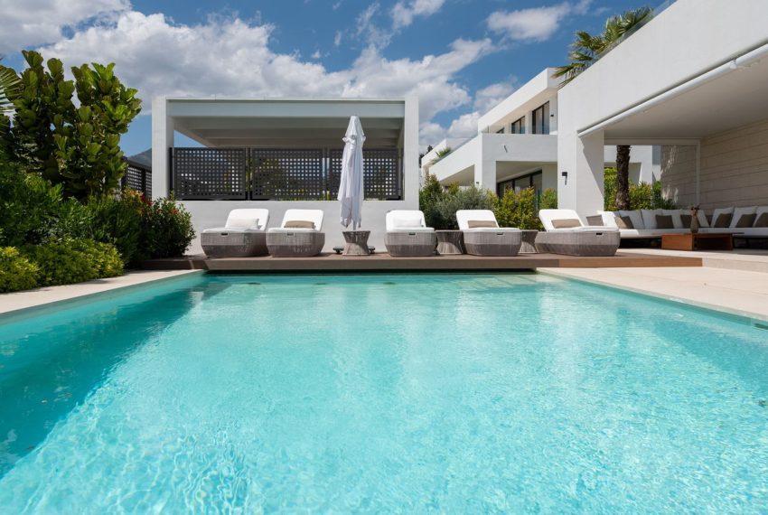 R5061001-Villa-For-Sale-Rio-Real-Detached-4-Beds-236-Built-3