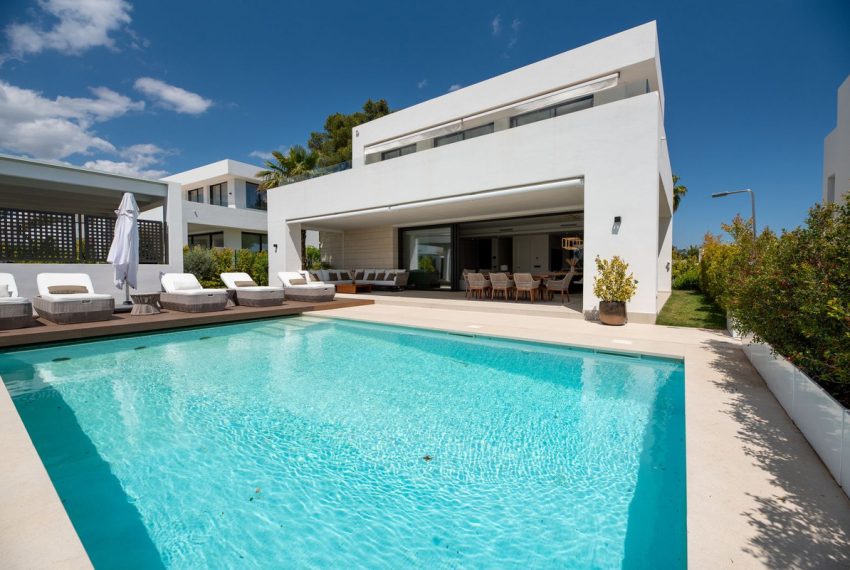 R5061001-Villa-For-Sale-Rio-Real-Detached-4-Beds-236-Built-4