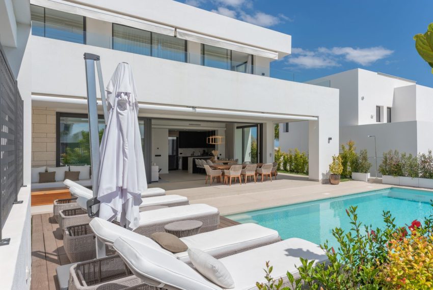 R5061001-Villa-For-Sale-Rio-Real-Detached-4-Beds-236-Built-6