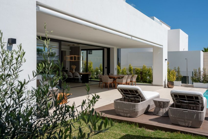R5061001-Villa-For-Sale-Rio-Real-Detached-4-Beds-236-Built-8